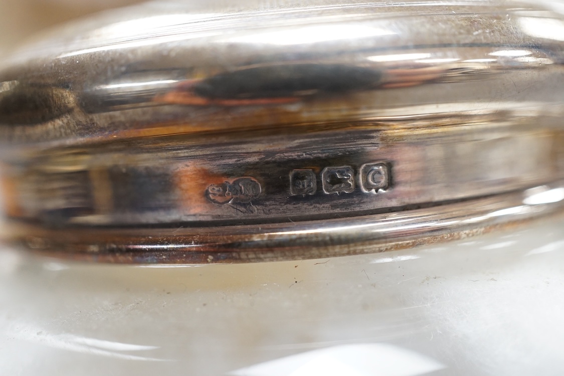 An Elizabeth II George style piece silver mustard pot and salt by Da-mar Silverware, London, 1977, together with a sliver mounted glass tidy and a cased set of four sterling mounted bridge pencils.
